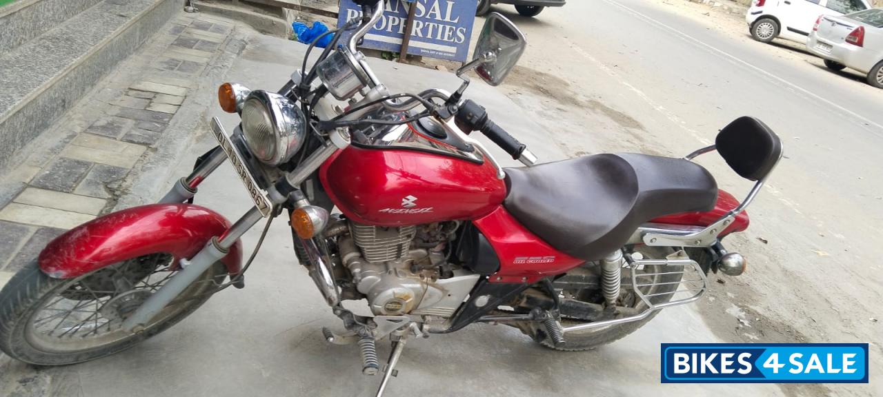 Red Bajaj Avenger 220 DTS-i