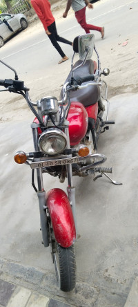 Red Bajaj Avenger 220 DTS-i