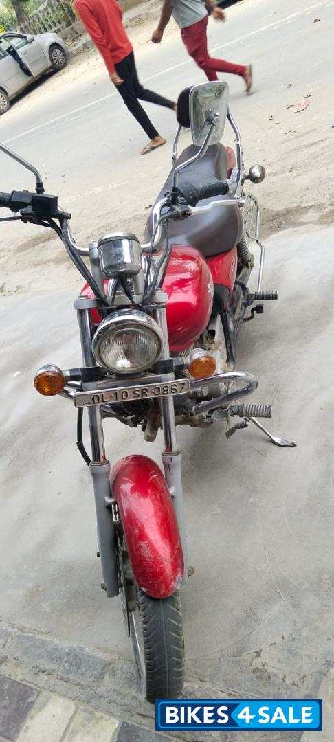 Red Bajaj Avenger 220 DTS-i