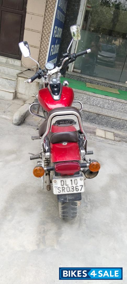 Red Bajaj Avenger 220 DTS-i