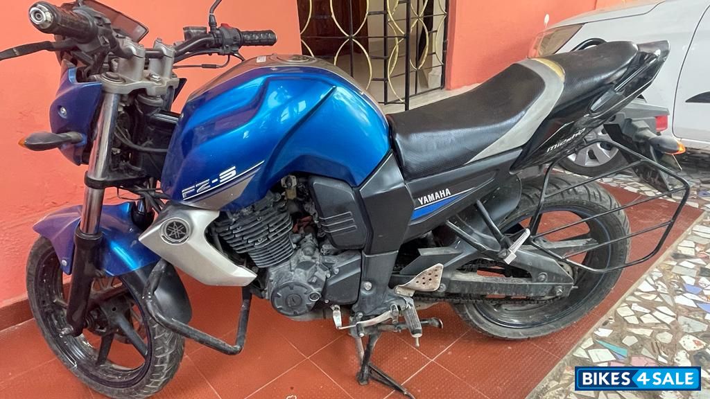 Blue Yamaha FZ-S