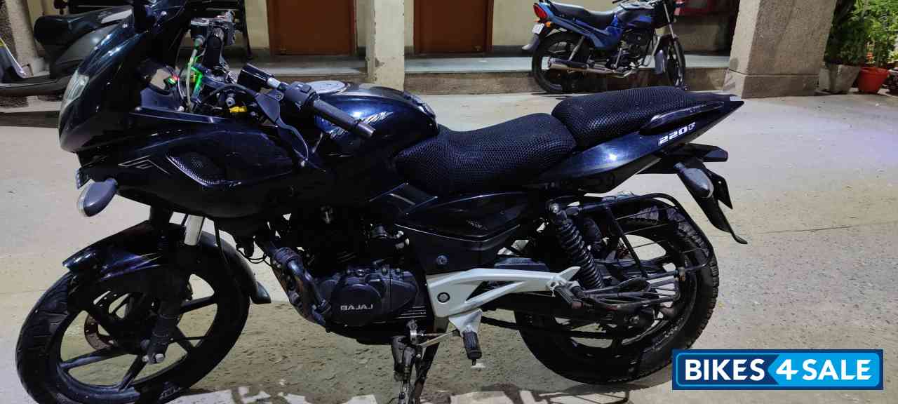 Bajaj Pulsar 220F