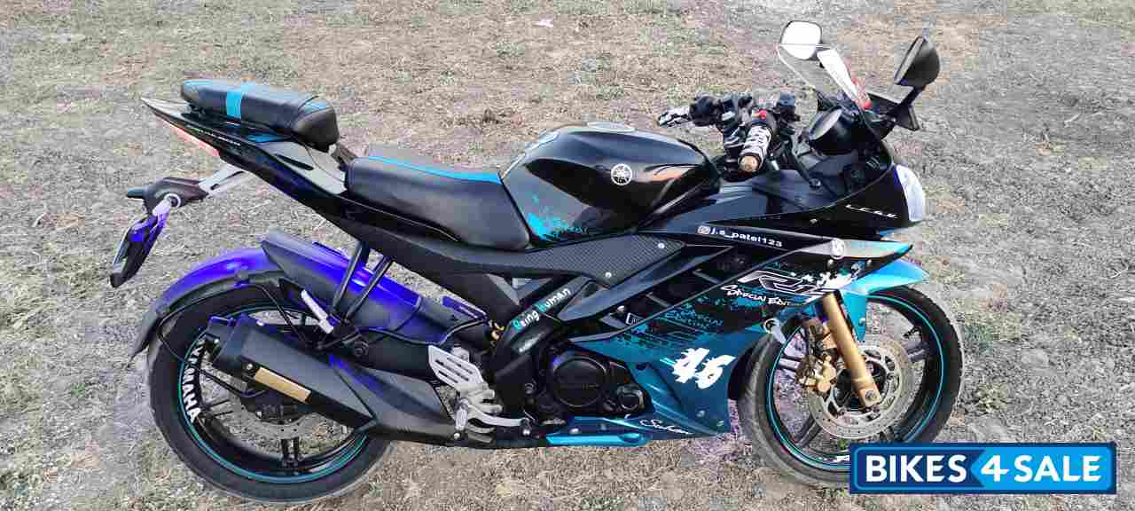 Black Blue Yamaha YZF R15 V2