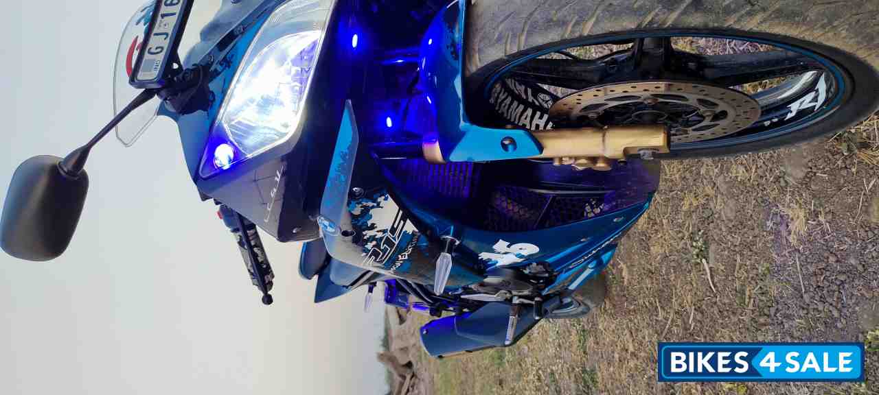 Black Blue Yamaha YZF R15 V2