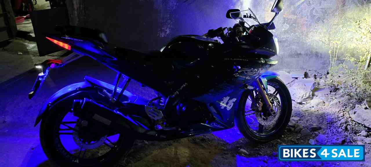 Black Blue Yamaha YZF R15 V2