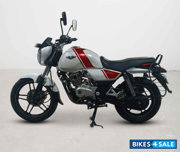 Bajaj V15