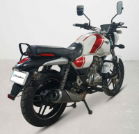 Bajaj V15