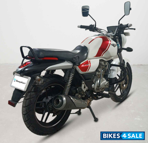 Bajaj V15