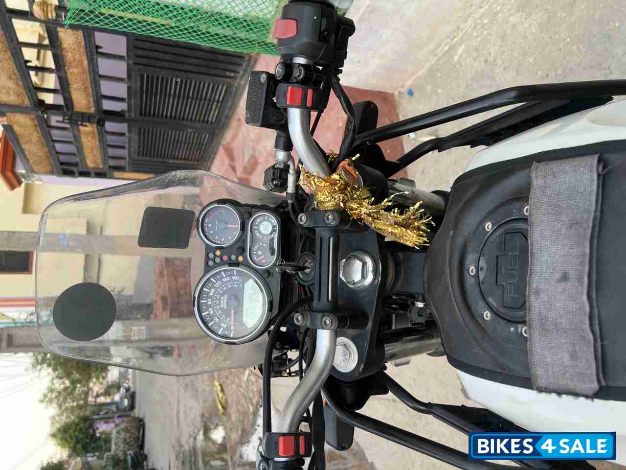 Snow White Royal Enfield Himalayan BS VI