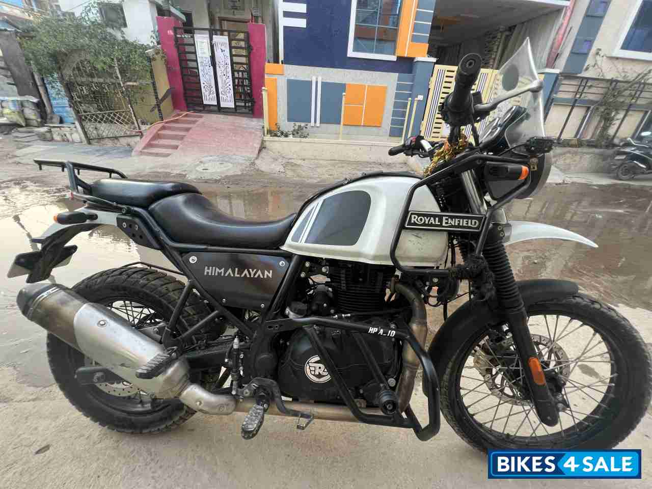 Snow White Royal Enfield Himalayan BS VI