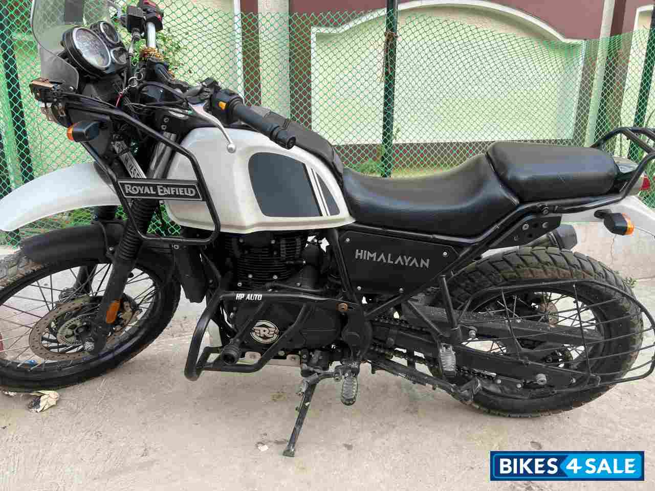 Snow White Royal Enfield Himalayan BS VI