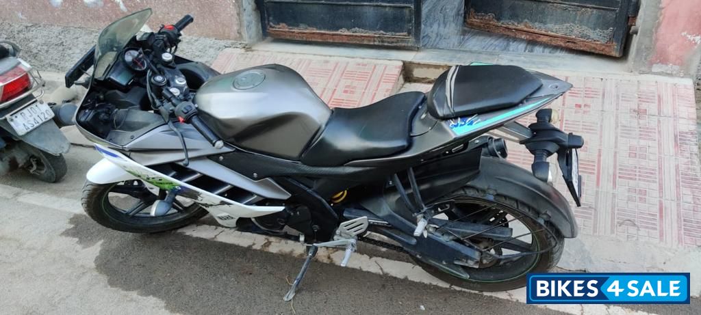 Green And Gray Special Edition Yamaha YZF R15 V2