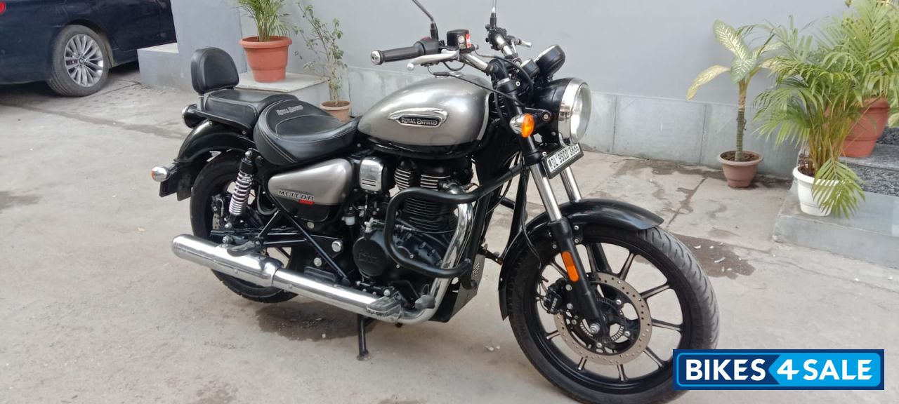 Custom Silver Royal Enfield Meteor 350 Supernova