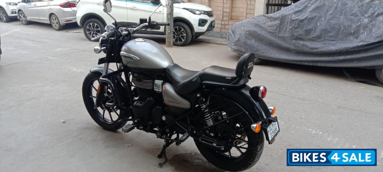 Custom Silver Royal Enfield Meteor 350 Supernova