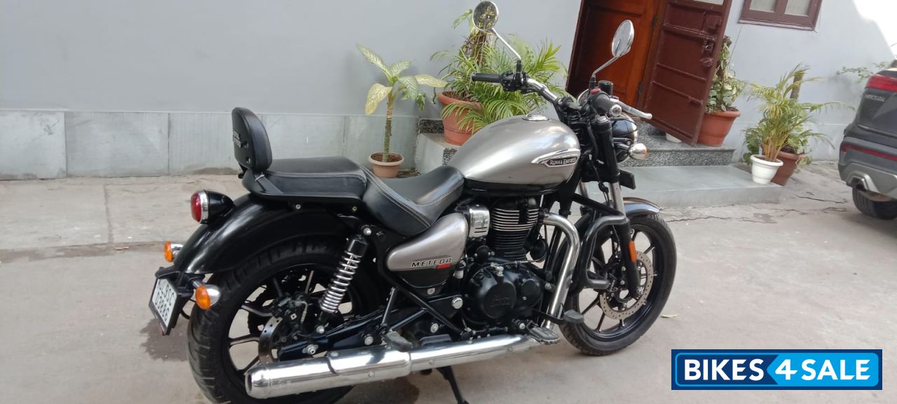 Custom Silver Royal Enfield Meteor 350 Supernova