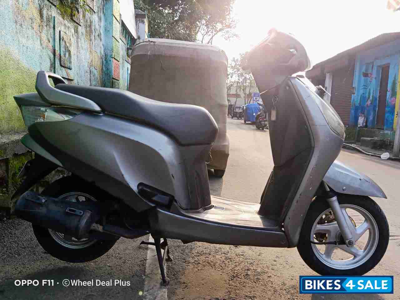 Silver Honda Aviator