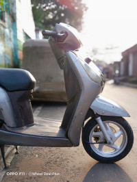 Silver Honda Aviator