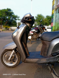 Silver Honda Aviator