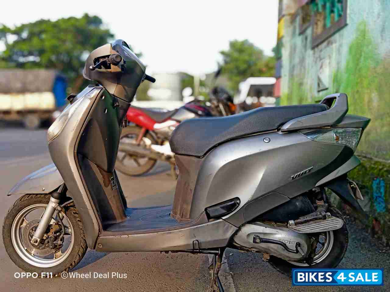 Silver Honda Aviator