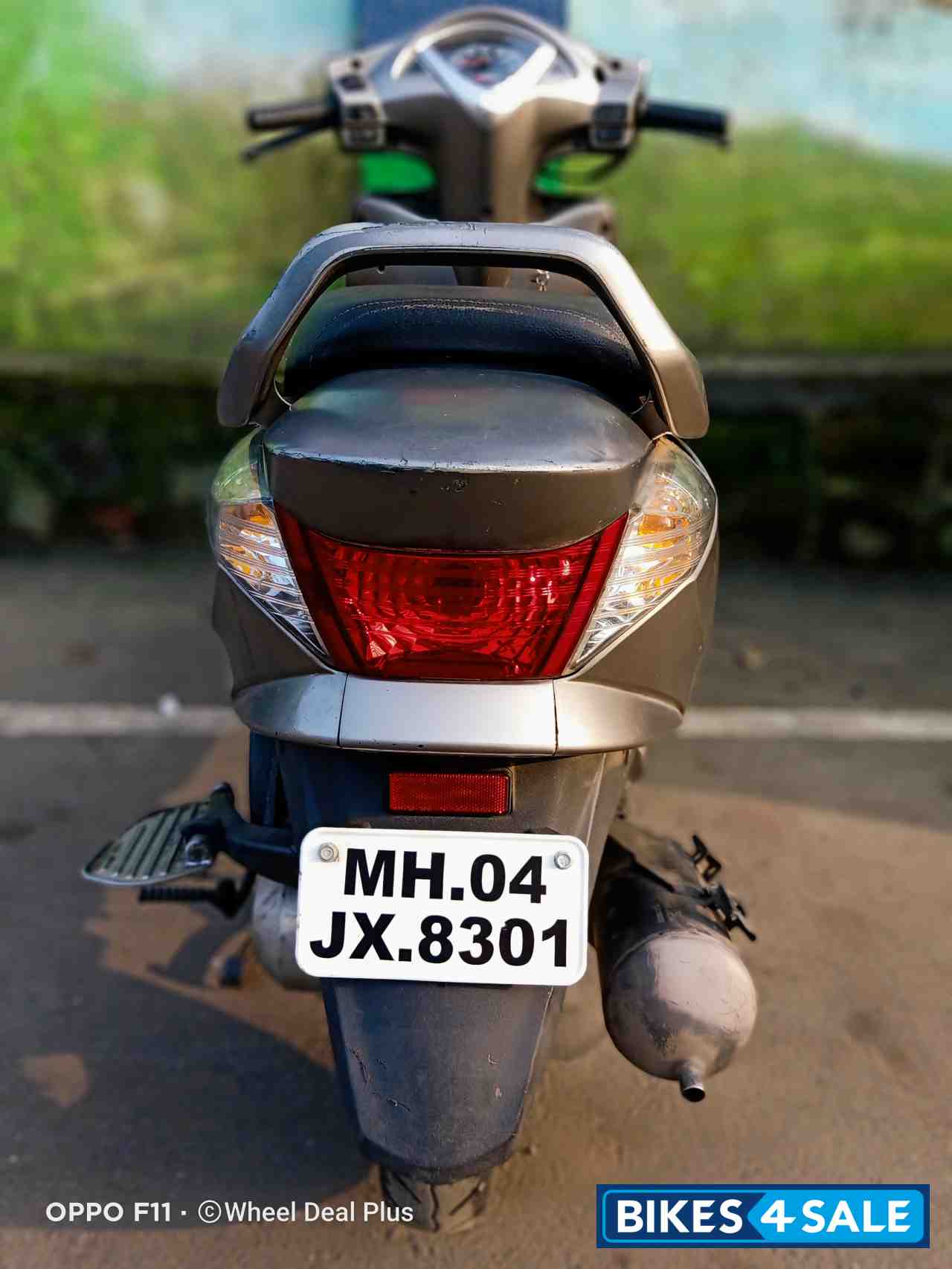 Silver Honda Aviator