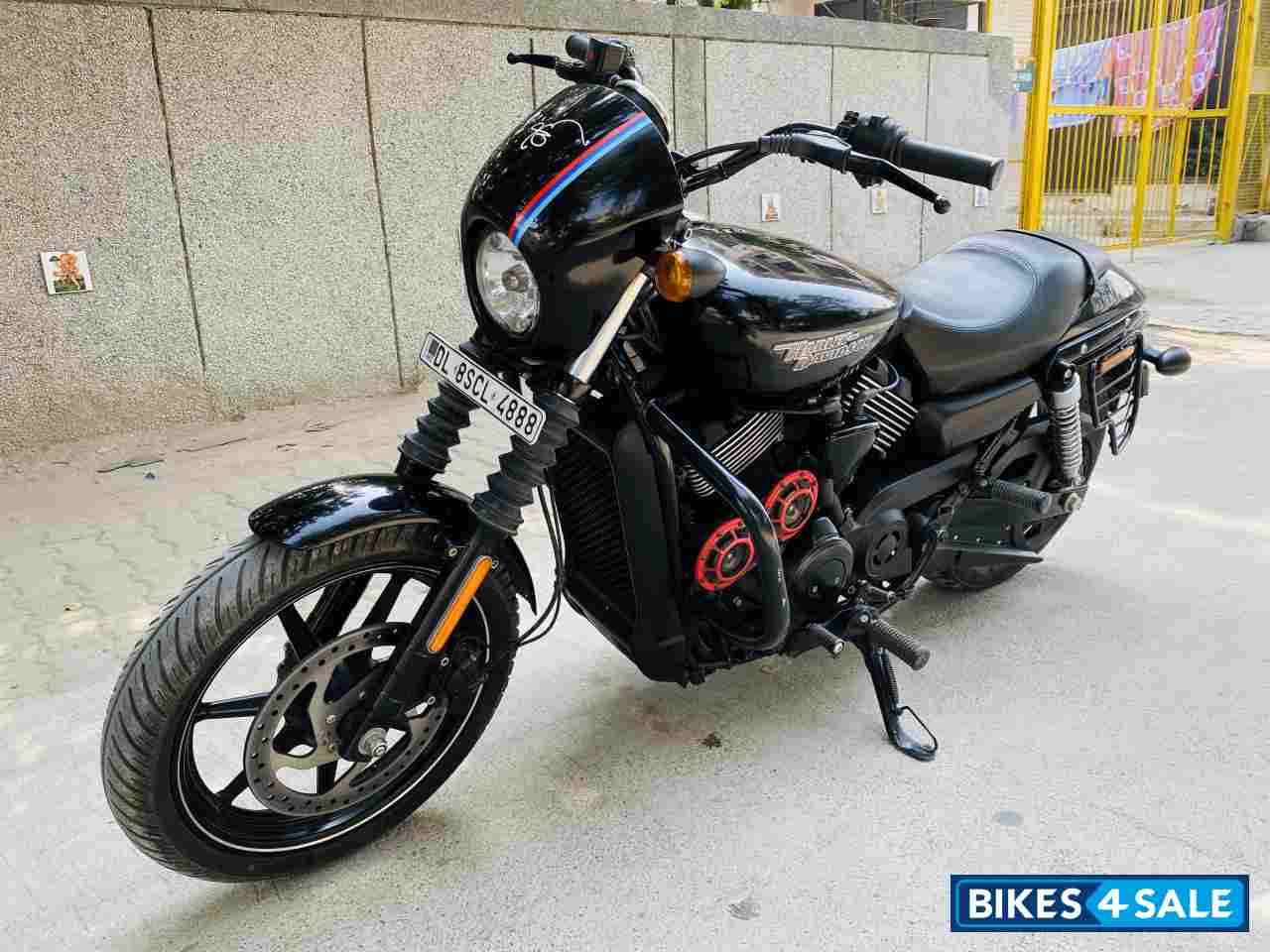 Black Harley Davidson Street 750