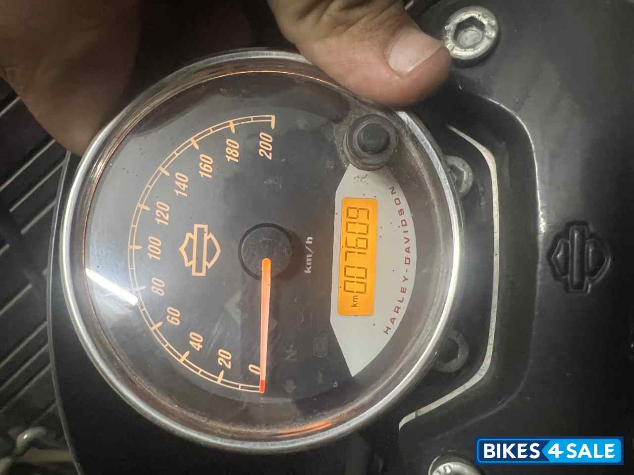 Black Harley Davidson Street 750