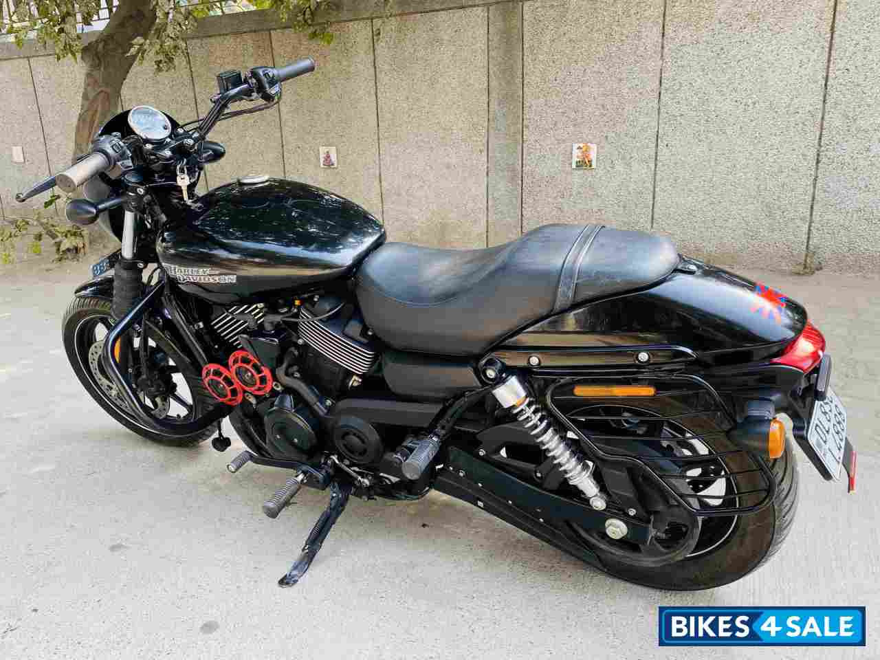 Black Harley Davidson Street 750