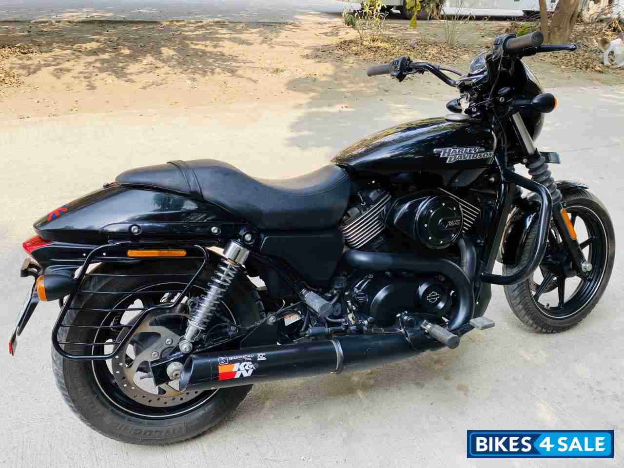 Black Harley Davidson Street 750