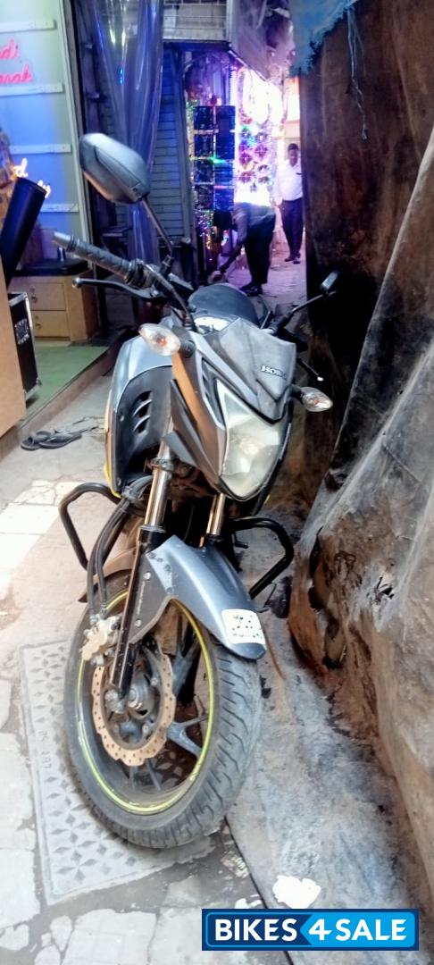 Grey Honda CB Hornet 160R