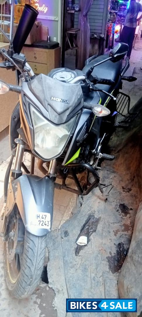 Grey Honda CB Hornet 160R