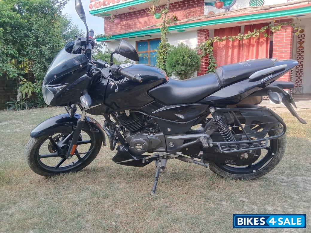 Bajaj Pulsar 125 Split Seat Bajaj Pulsar 125 Split Seat