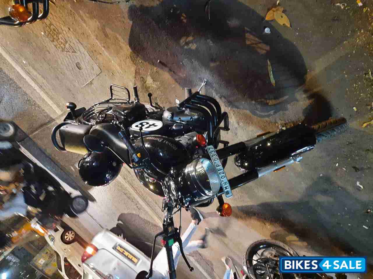 Black Royal Enfield Classic 350 2021