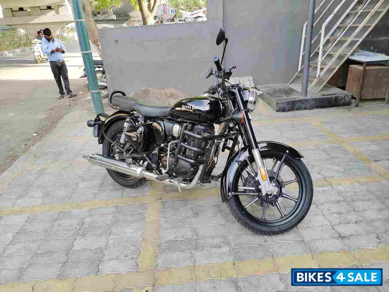 Black Royal Enfield Classic 350 2021