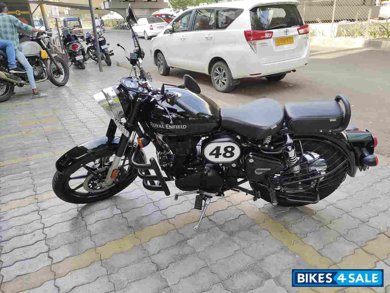 Black Royal Enfield Classic 350 2021