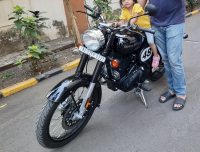 Black Royal Enfield Classic 350 2021