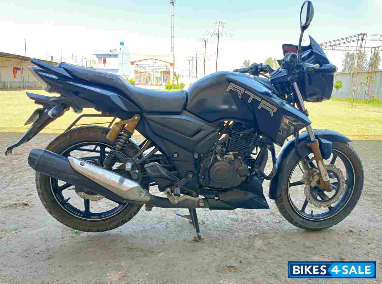 Met Black TVS Apache RTR 180