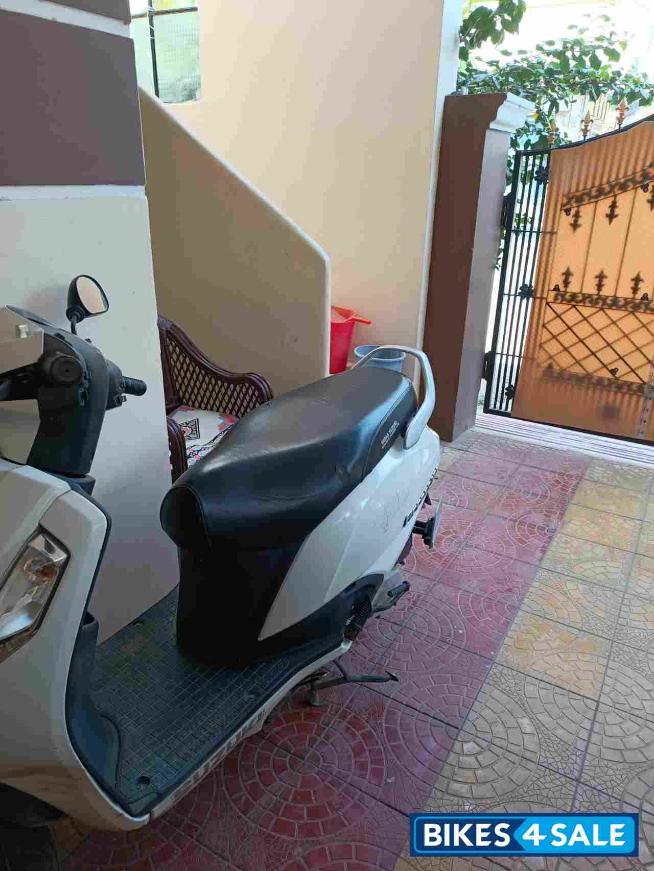 White Suzuki Access 125