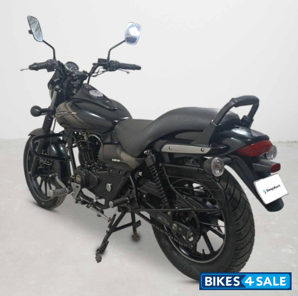 Bajaj Avenger Street 180