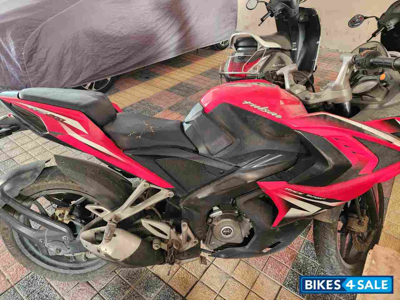 Bajaj Pulsar RS 200