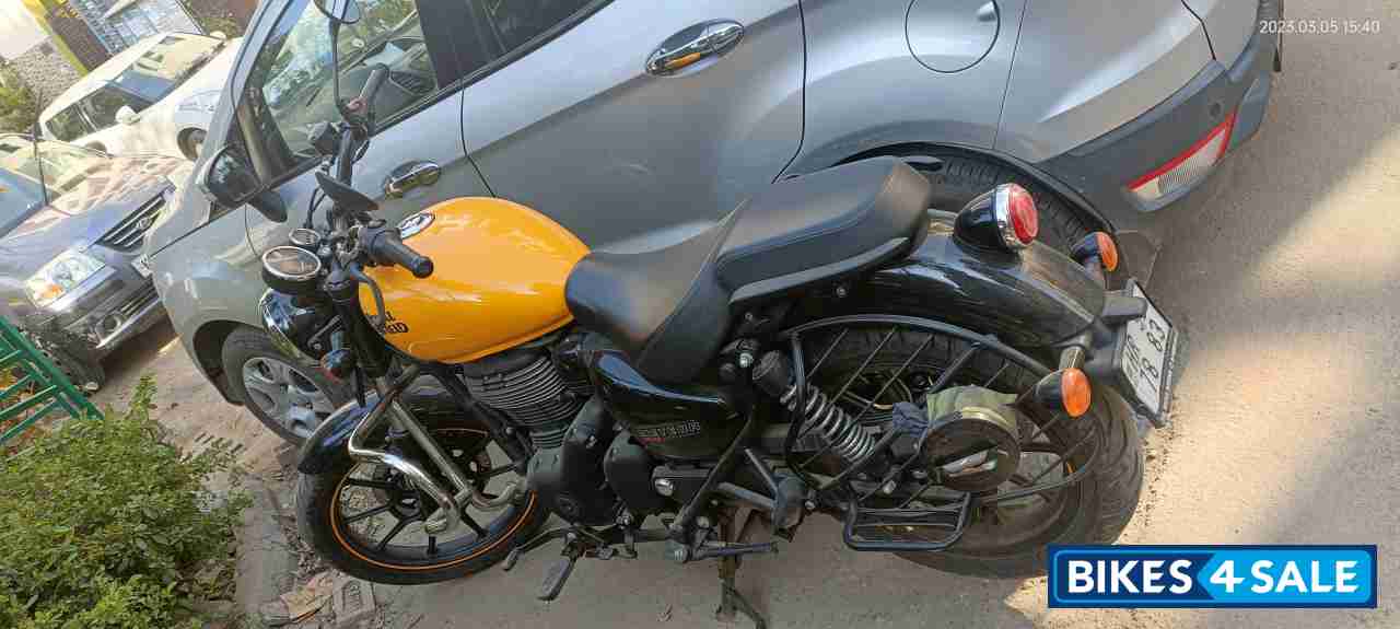 Yellow Royal Enfield Meteor 350 Fireball