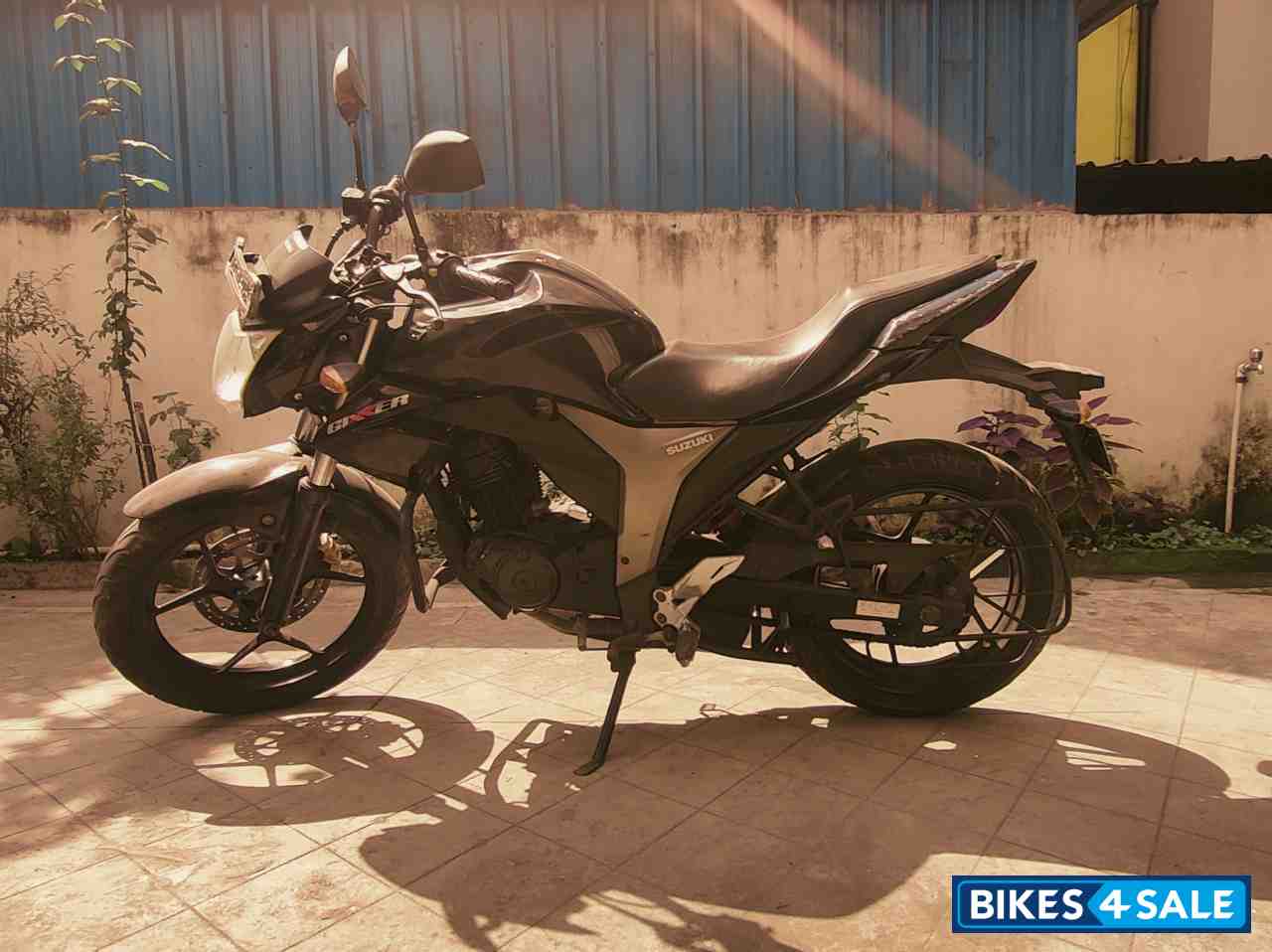 Black Suzuki Gixxer 150