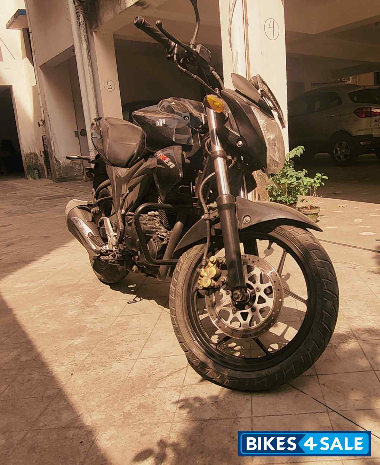 Black Suzuki Gixxer 150