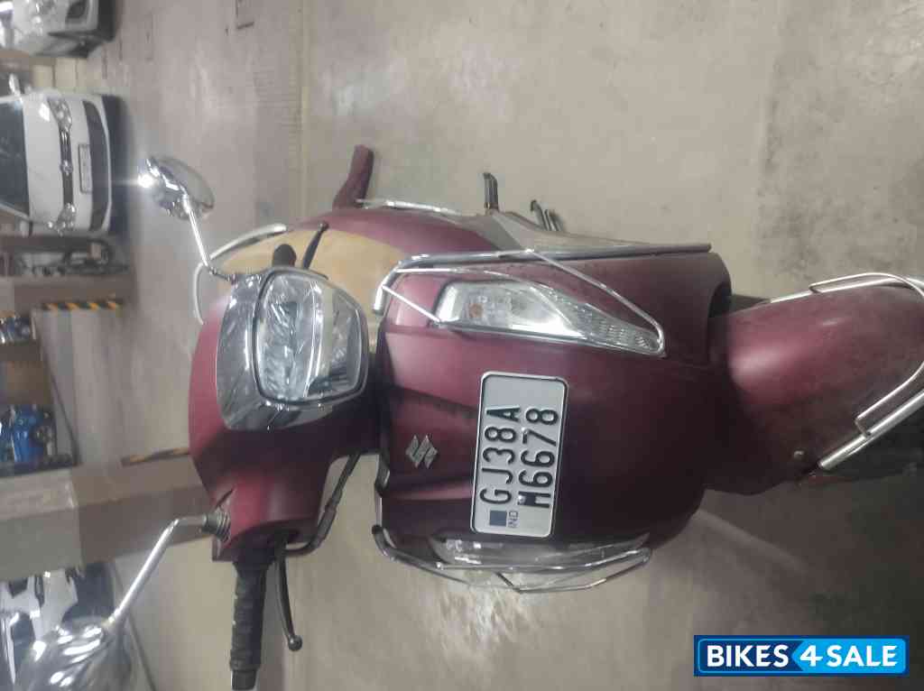 Met Red Suzuki Access 125 Special Edition