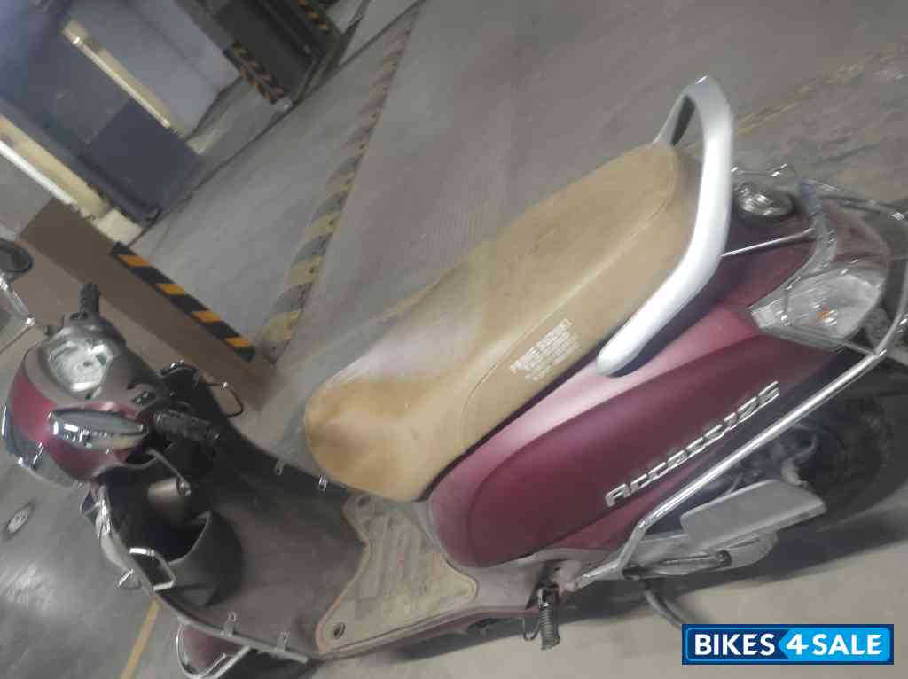 Met Red Suzuki Access 125 Special Edition