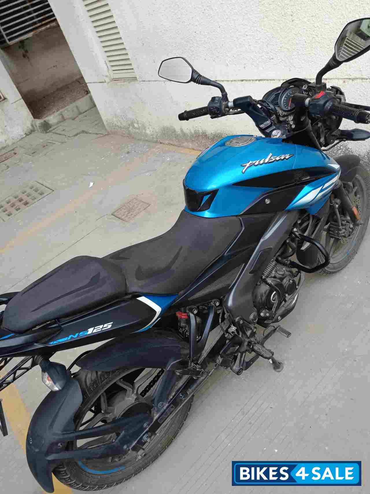Blue Bajaj Pulsar NS 125