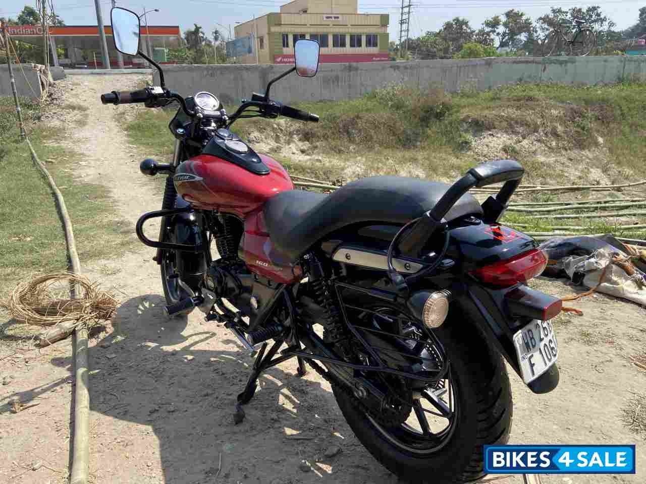 Red Bajaj Avenger Street 160