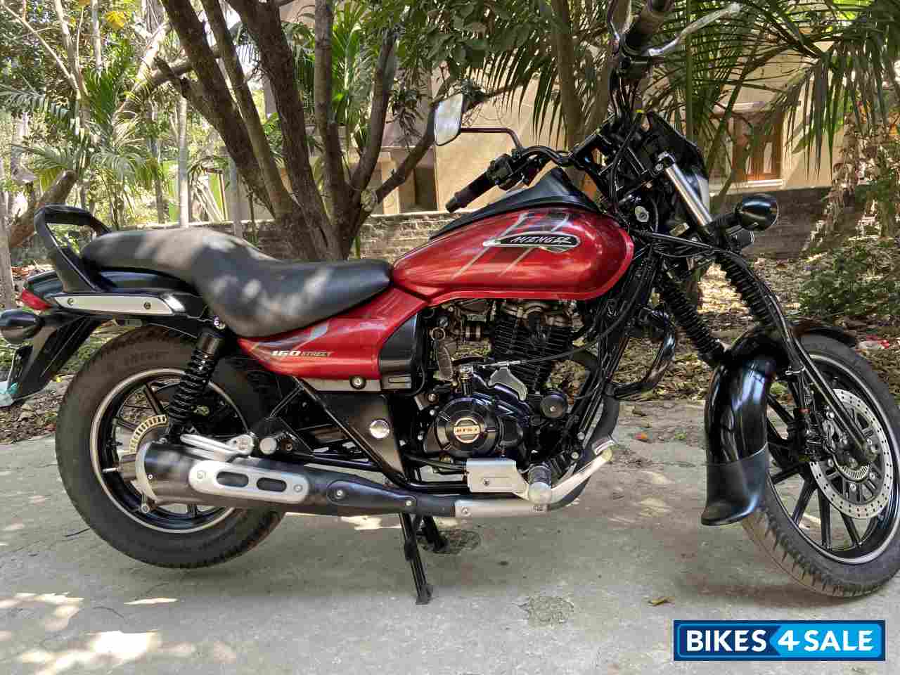 Red Bajaj Avenger Street 160