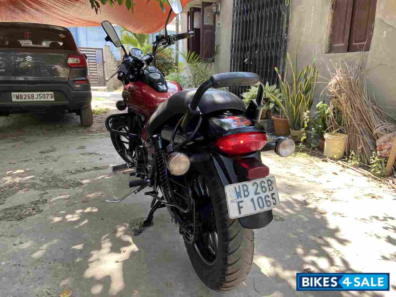 Red Bajaj Avenger Street 160