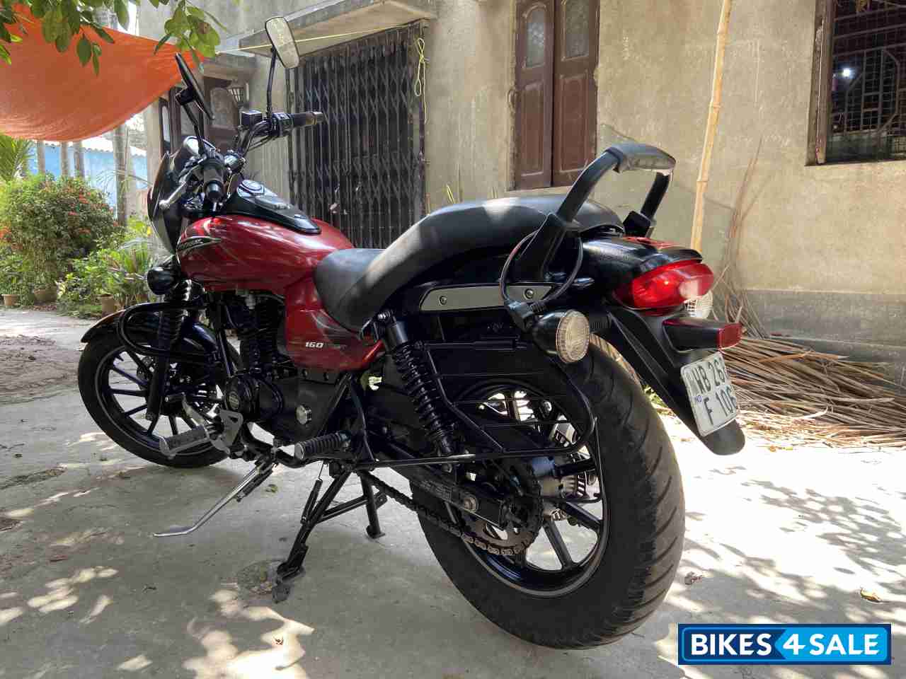 Red Bajaj Avenger Street 160