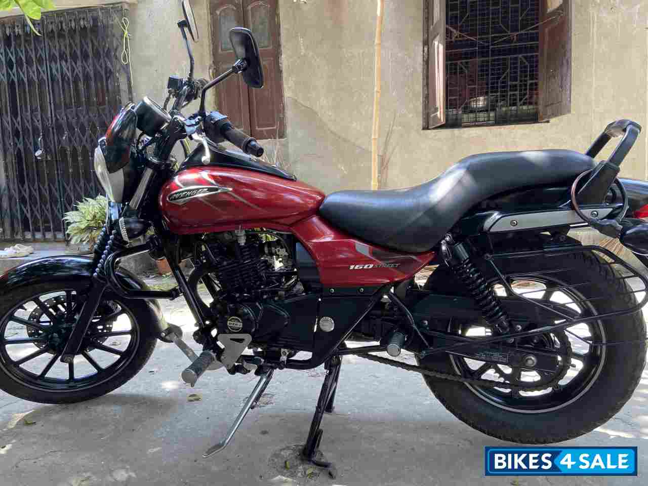Red Bajaj Avenger Street 160